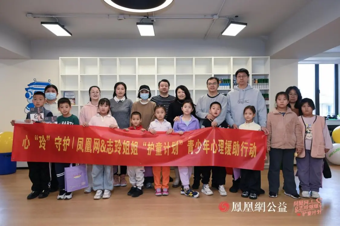 项目走进北京市西城区德胜街道,参与活动亲子家庭合影