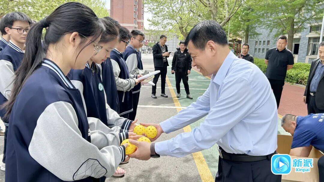 匹克球进校园活力匹配春天——潍城区外国语中学开展匹克球推广活动(图1)