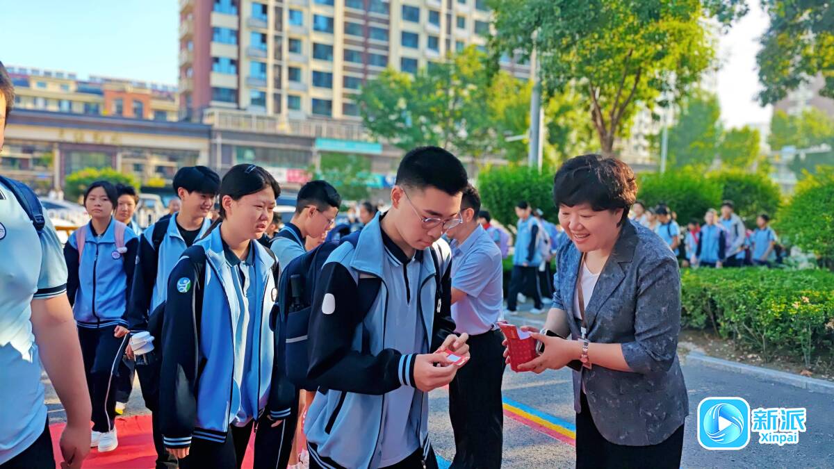“机器狗”迎开学科技感满满(图6)