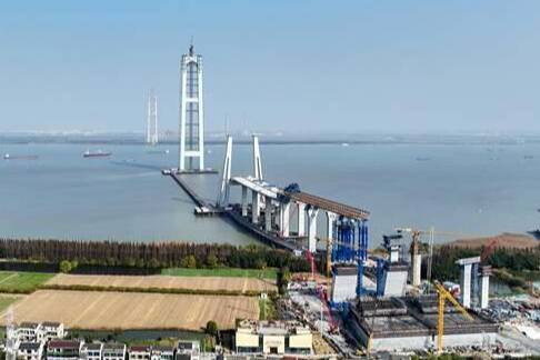 “云端合龍”！世界最大跨度橋梁索塔全部封頂