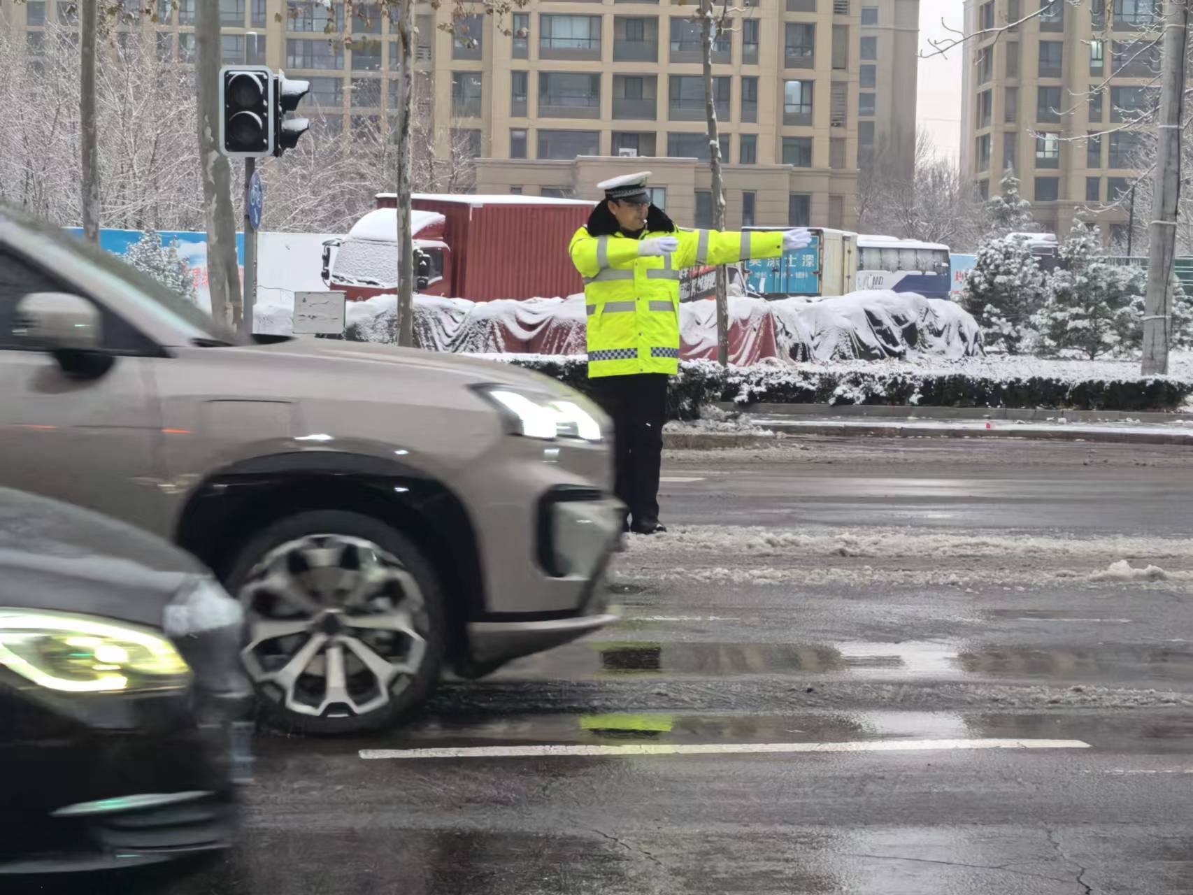 以雪为令！潍坊交警全力护航保安全保畅通