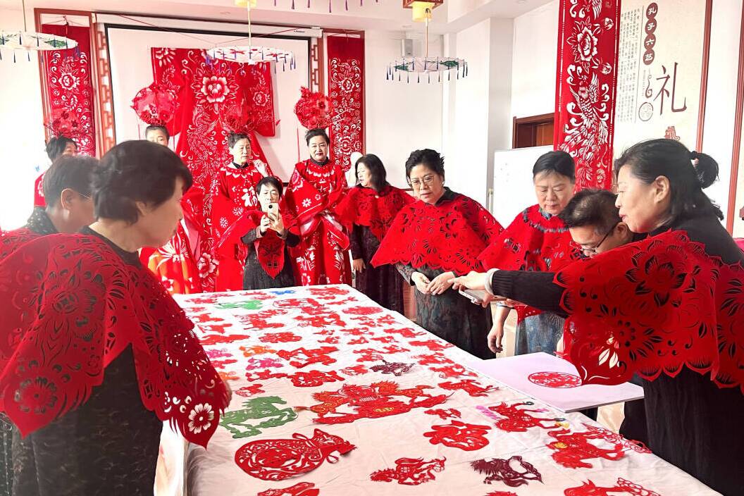 指尖生花贺新春，非遗剪纸送祝福