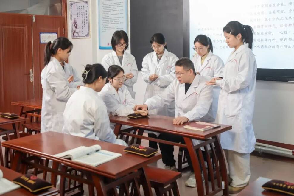校内打根基，临床练真功—— 潍坊护理职业学院“院校+师承”融合育人的基层答卷